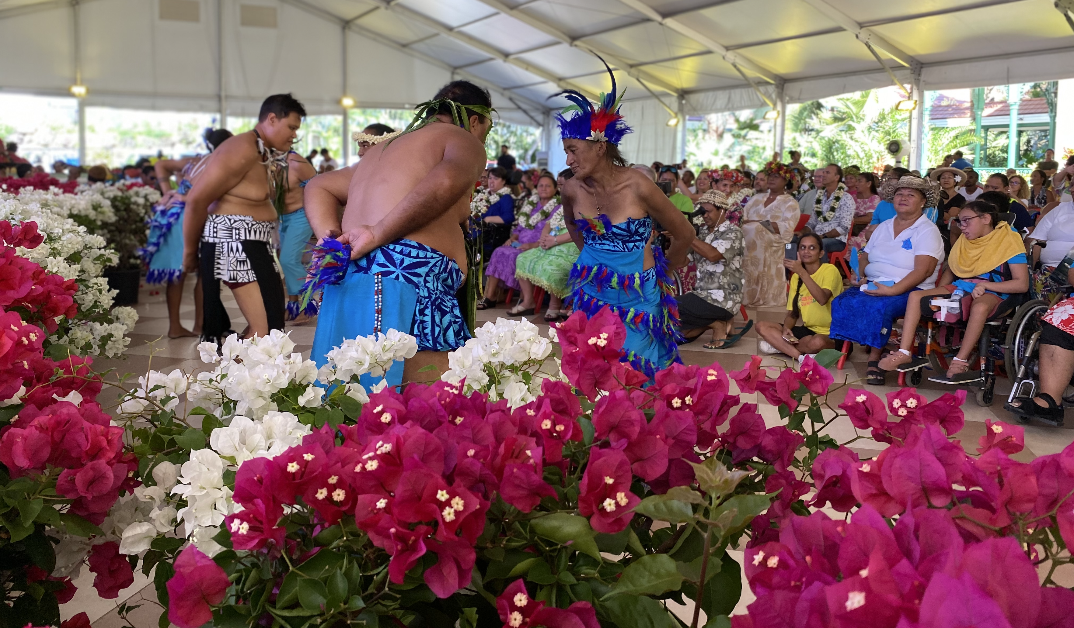 Spectacle de danse (Hakamanu) de l'association Huma Mero lors de l'ouverture des restitutions des journée polynésiennes du handicap 2023 à la présidence de la Polynésie française