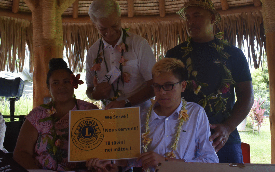 Une belle initiative inclusive à Teva i Uta : remise de matériel adapté à un lycéen malvoyant